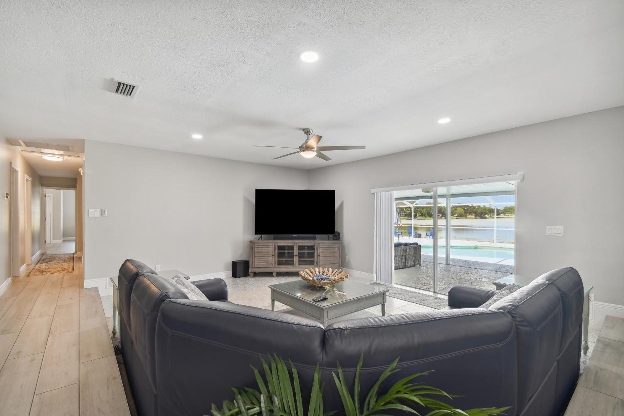 Lake House Westchase Area. Heated Pool Waterfront! Tampa Bagian luar foto