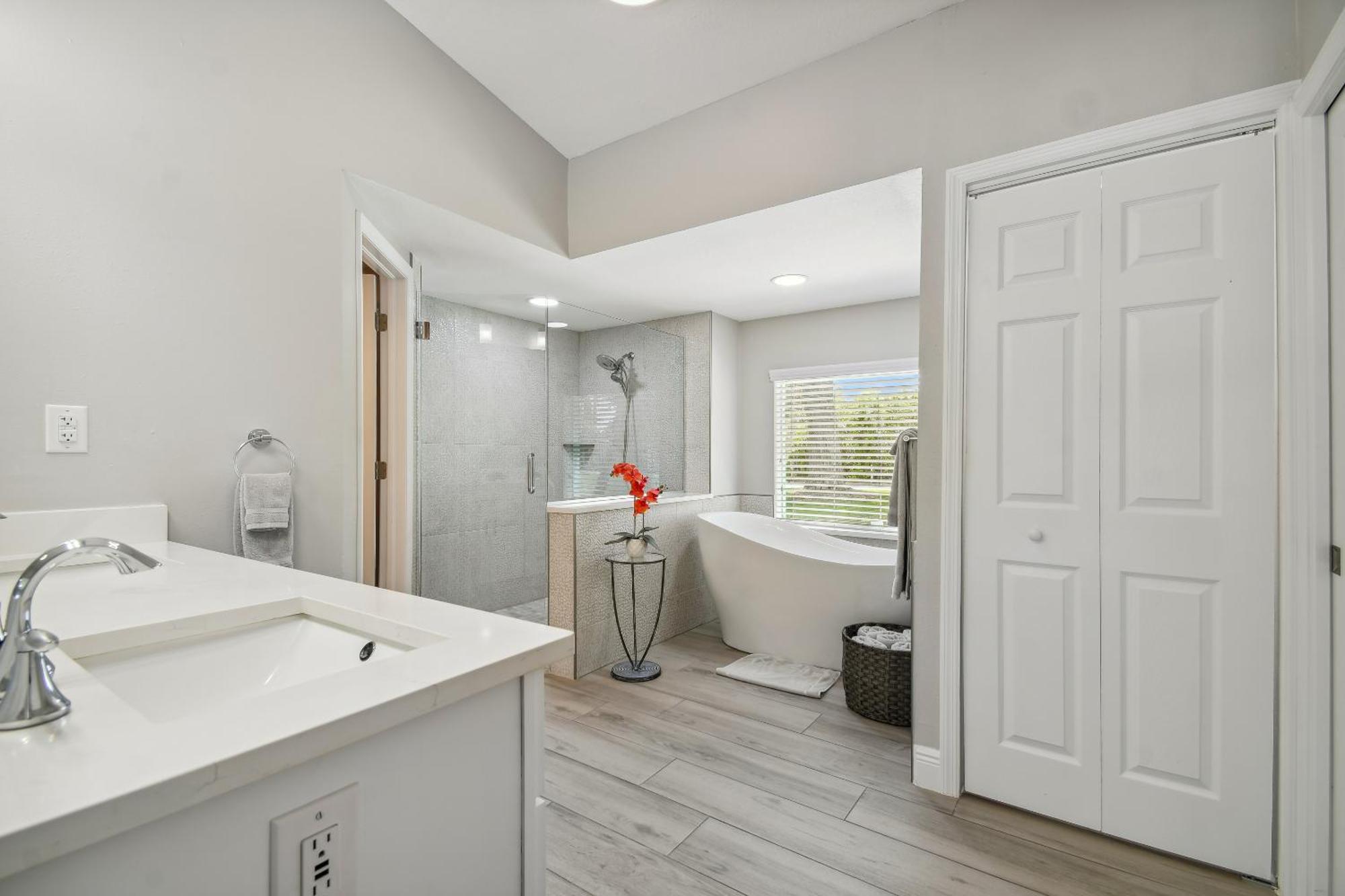 Lake House Westchase Area. Heated Pool Waterfront! Tampa Bagian luar foto
